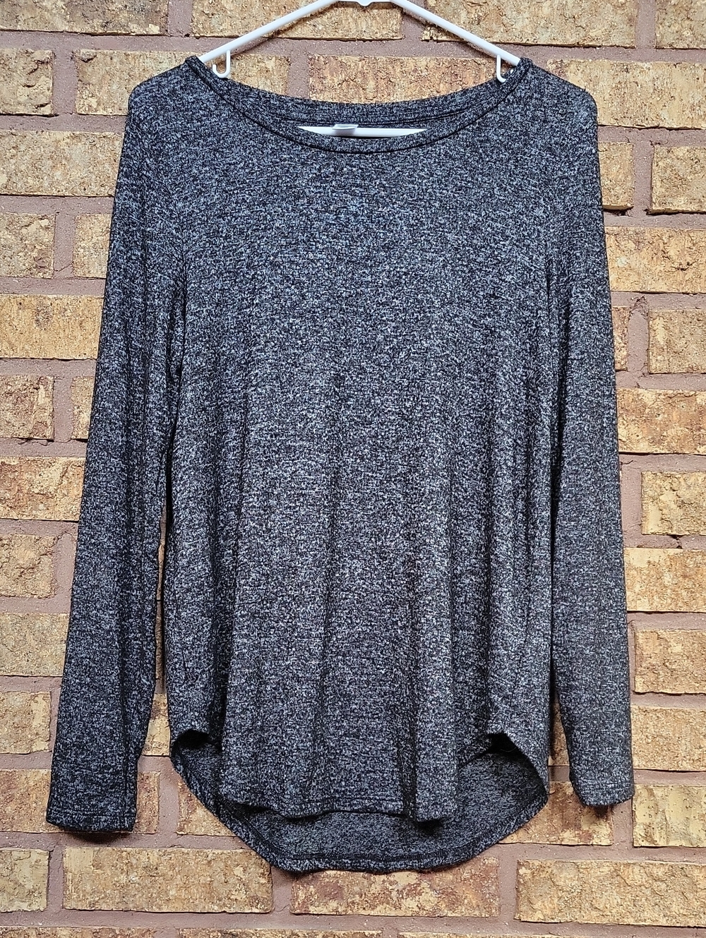 Old Navy Heathered Black Long Sleeve Tee Size Medium Viscose Stretch Soft